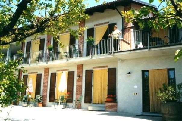 Agriturismo Le Viole Barolo Εξωτερικό φωτογραφία