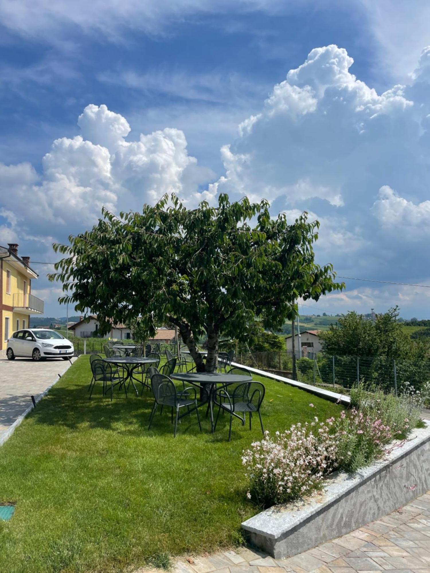 Agriturismo Le Viole Barolo Εξωτερικό φωτογραφία