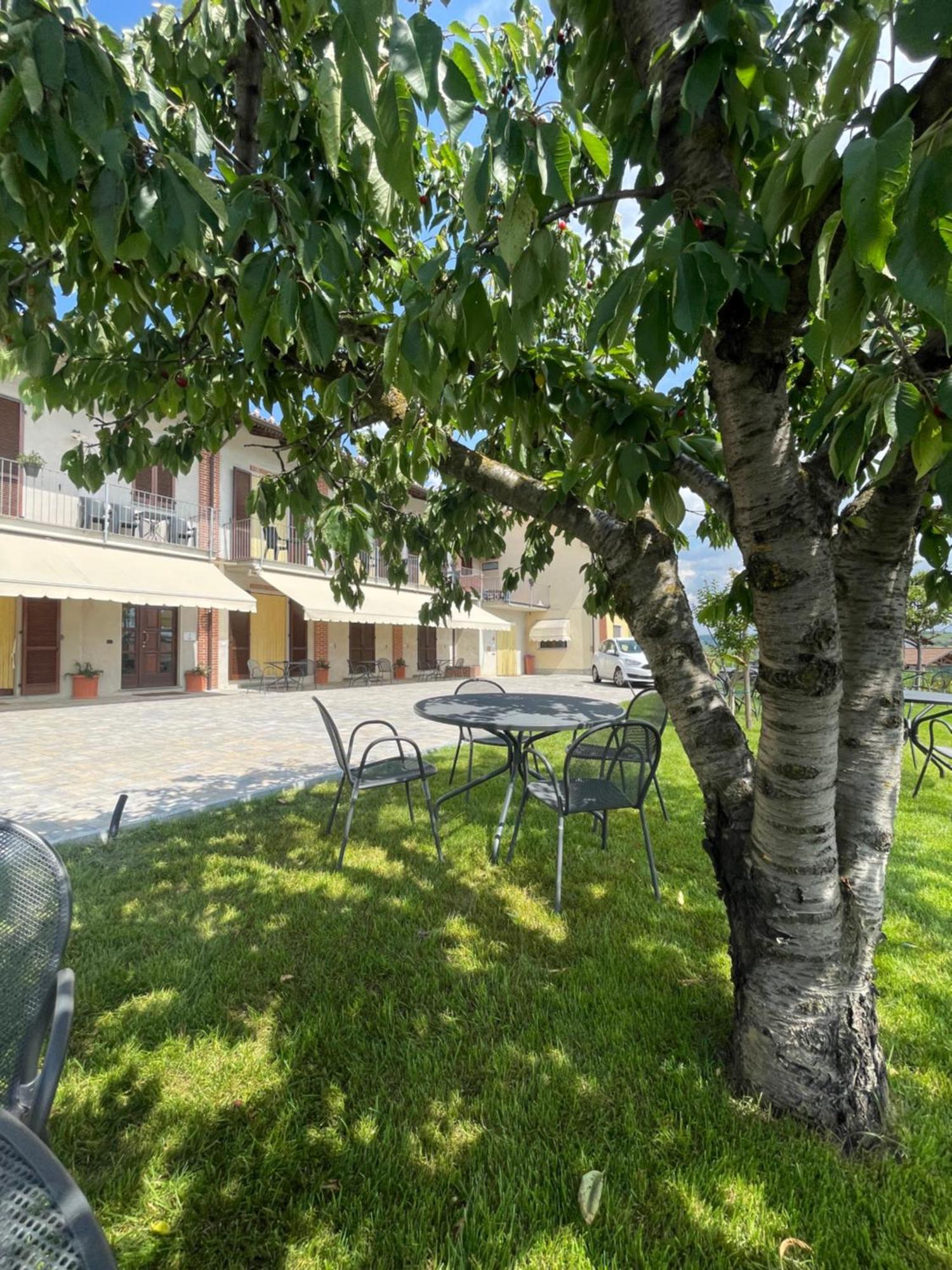 Agriturismo Le Viole Barolo Εξωτερικό φωτογραφία